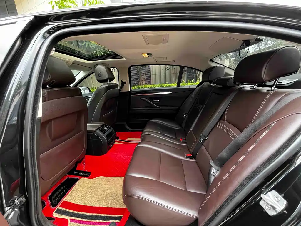 BMW 5 Series 2016 — фото 14