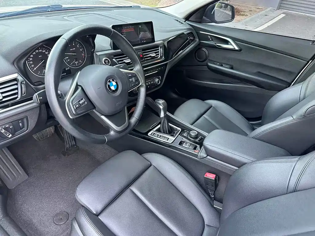 BMW 1 Series 2017 — фото 12