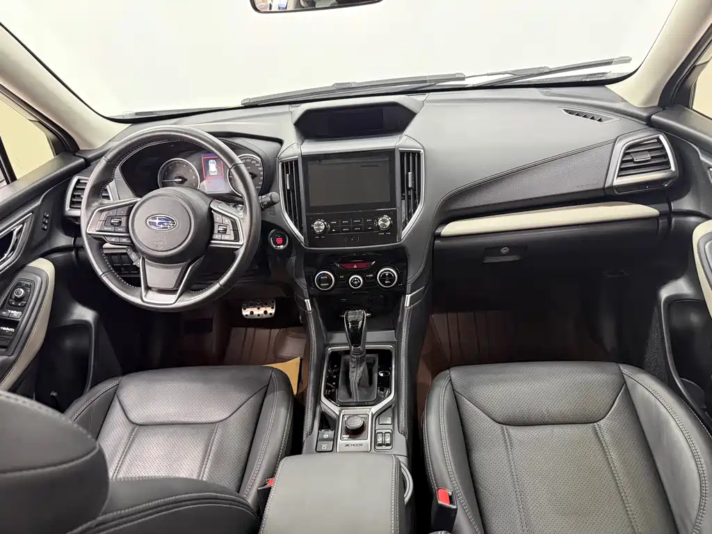 Subaru Forester 2022 — фото 12