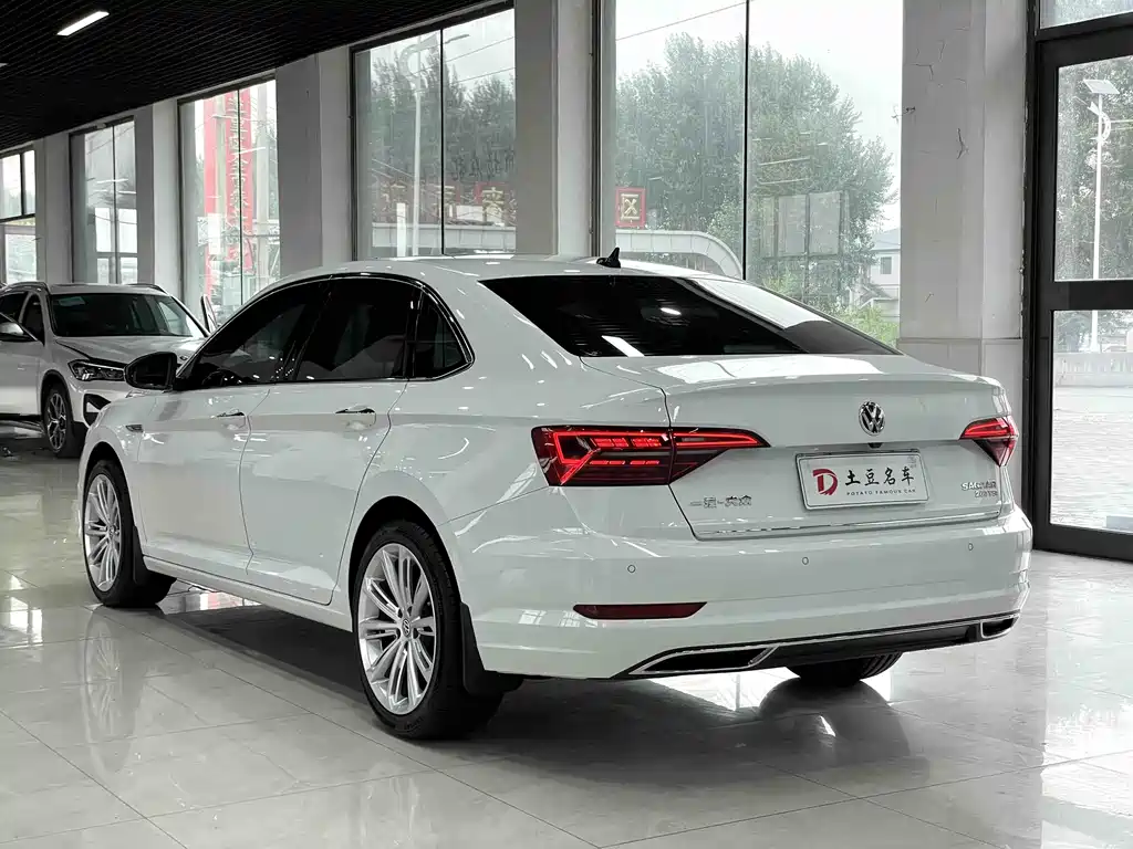 Volkswagen Sagitar 2022