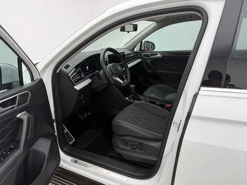 Volkswagen Tiguan L 2023 — фото 7