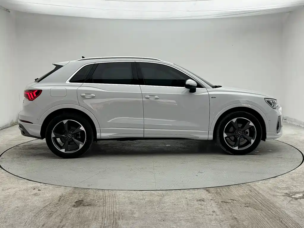Audi Q3 2023 — фото 10