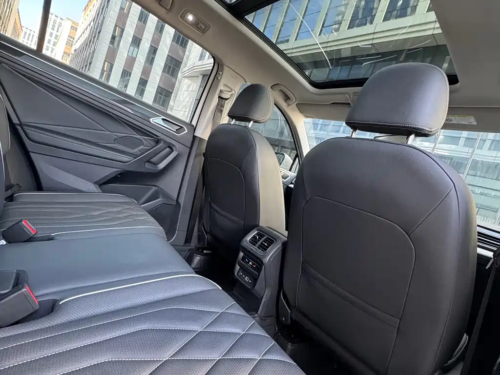 Volkswagen Tiguan L 2023 — фото 16