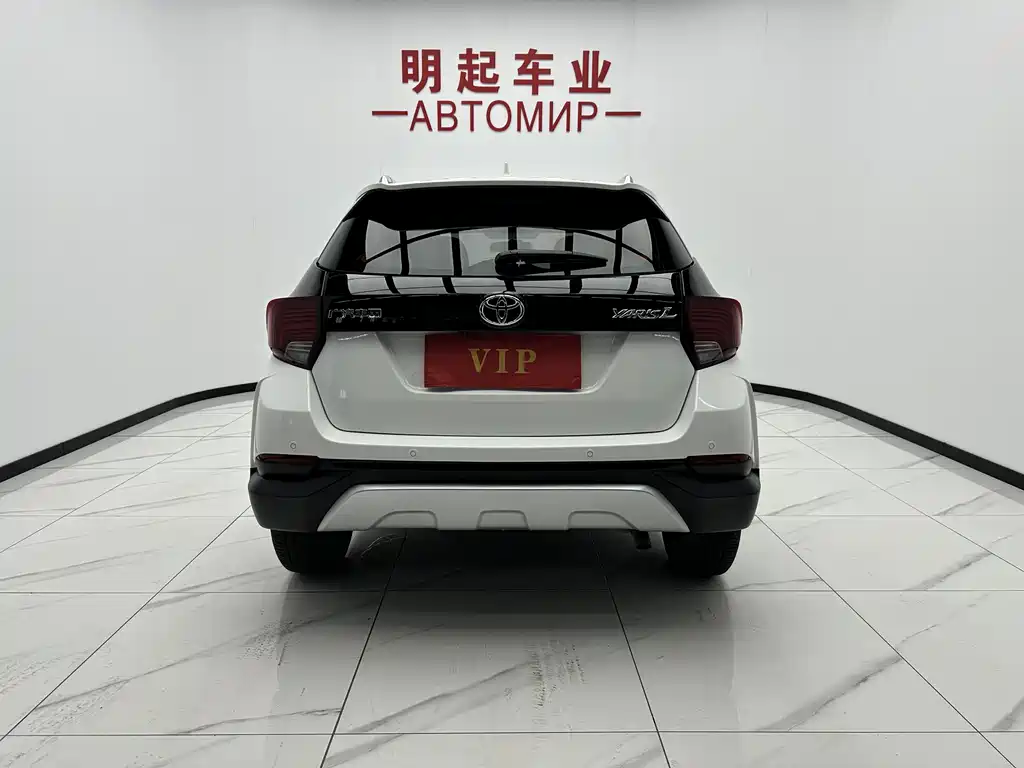 Toyota Yaris L 2022 — фото 10