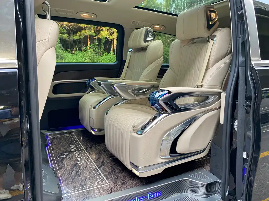 Mercedes-Benz V-Class 2023 — фото 12