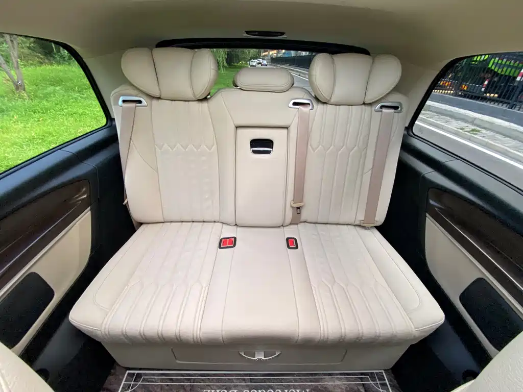 Mercedes-Benz V-Class 2023 — фото 19