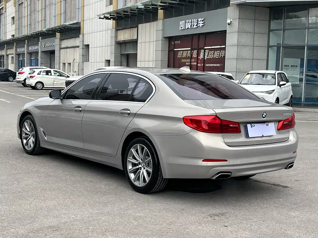 BMW 5 Series 2018 — фото 4