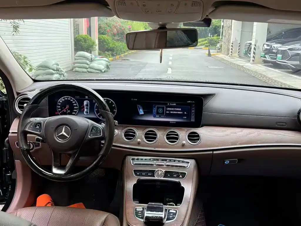 Mercedes-Benz E-Class 2018 — фото 12
