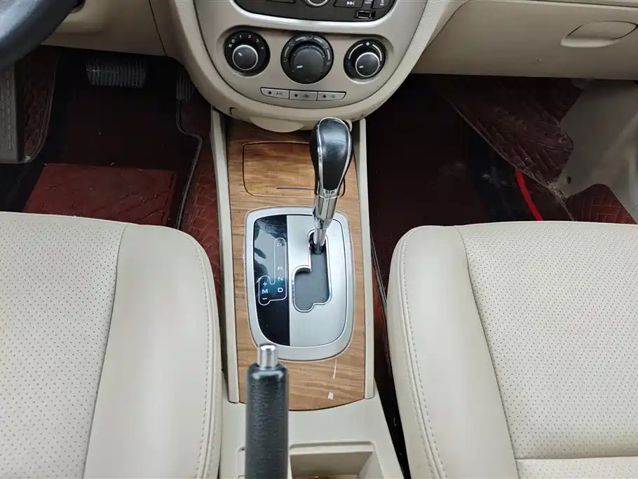 Buick Excelle 2015 — фото 16