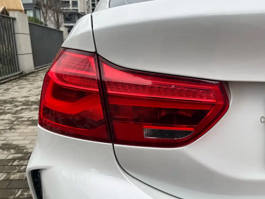 BMW 1 Series 2019 — фото 13