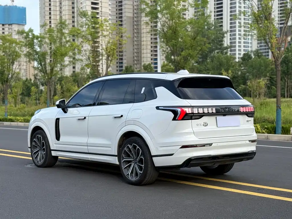 Lynk & Co 09 EM-P 2024