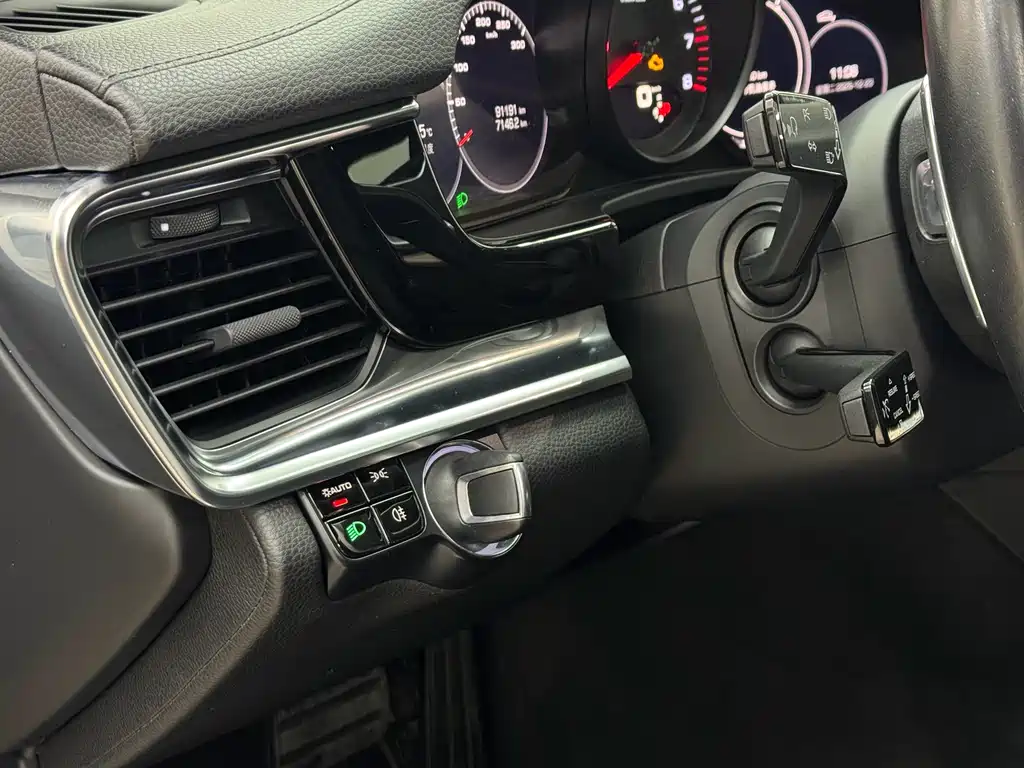 Porsche Panamera 2018 — фото 12