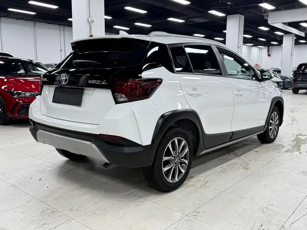 Toyota Yaris L 2023
