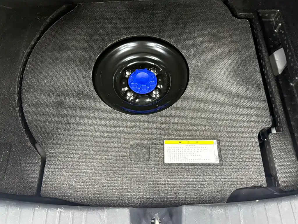 Toyota Yaris L 2023 — фото 22