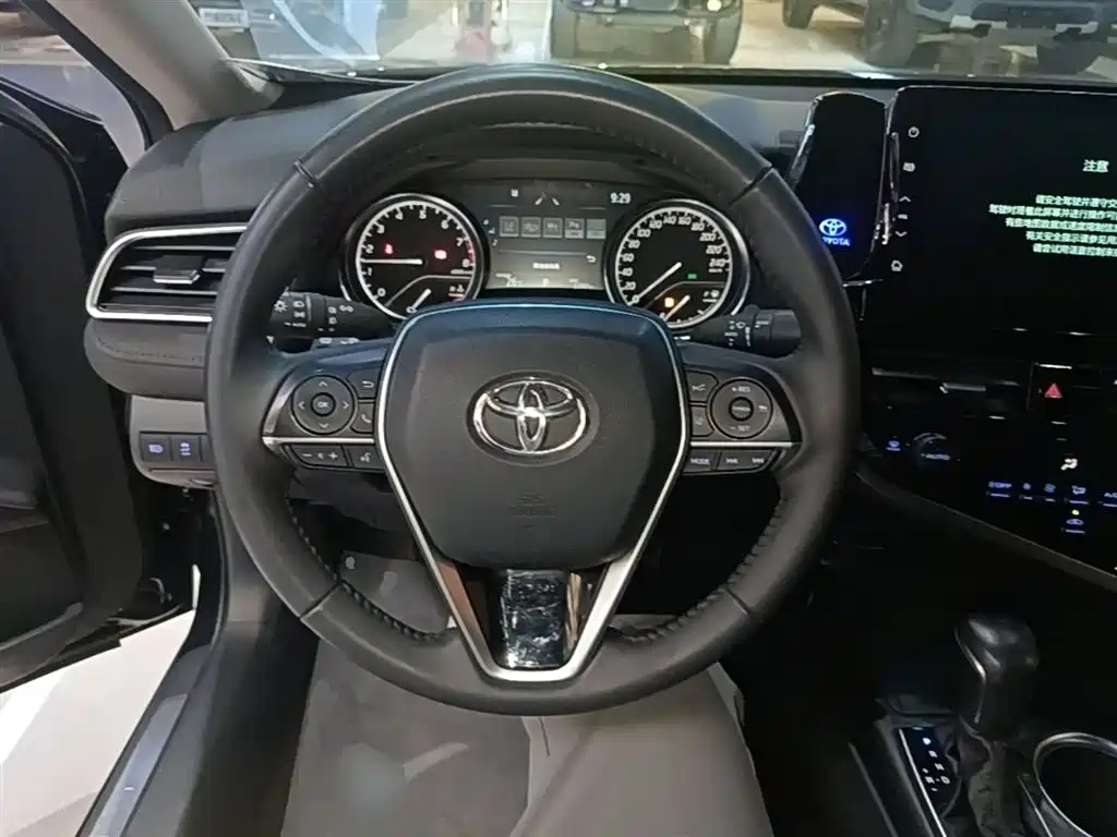 Toyota Camry 2021 — фото 11