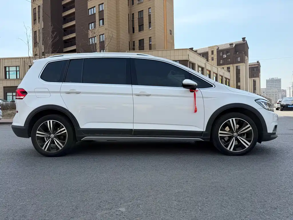 Volkswagen Touran 2018 — фото 4