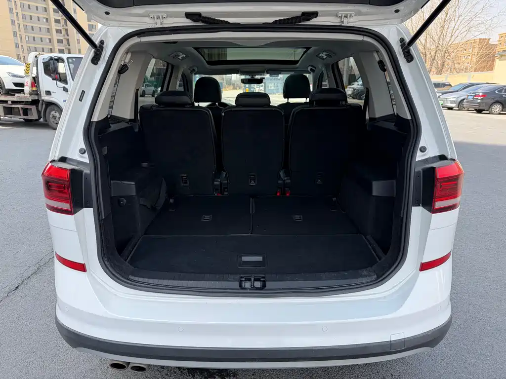 Volkswagen Touran 2018 — фото 8
