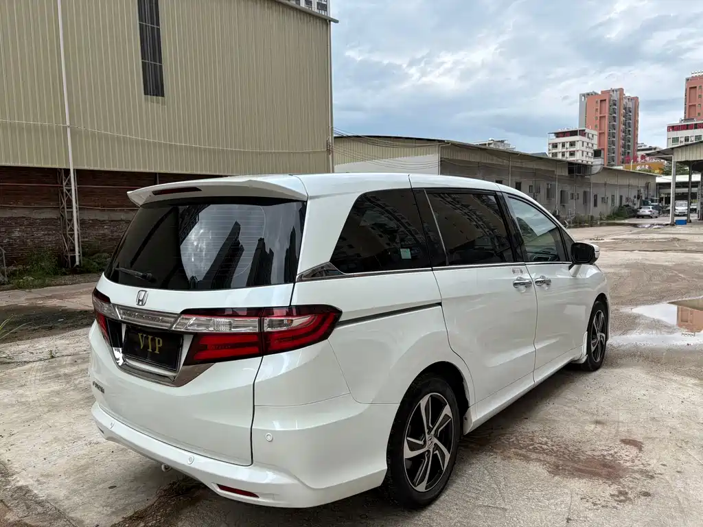 Honda Odyssey 2016 — фото 12