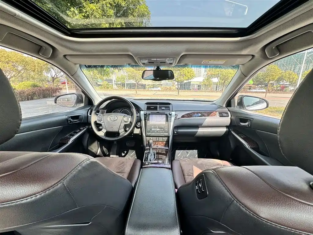Toyota Camry 2017 — фото 7