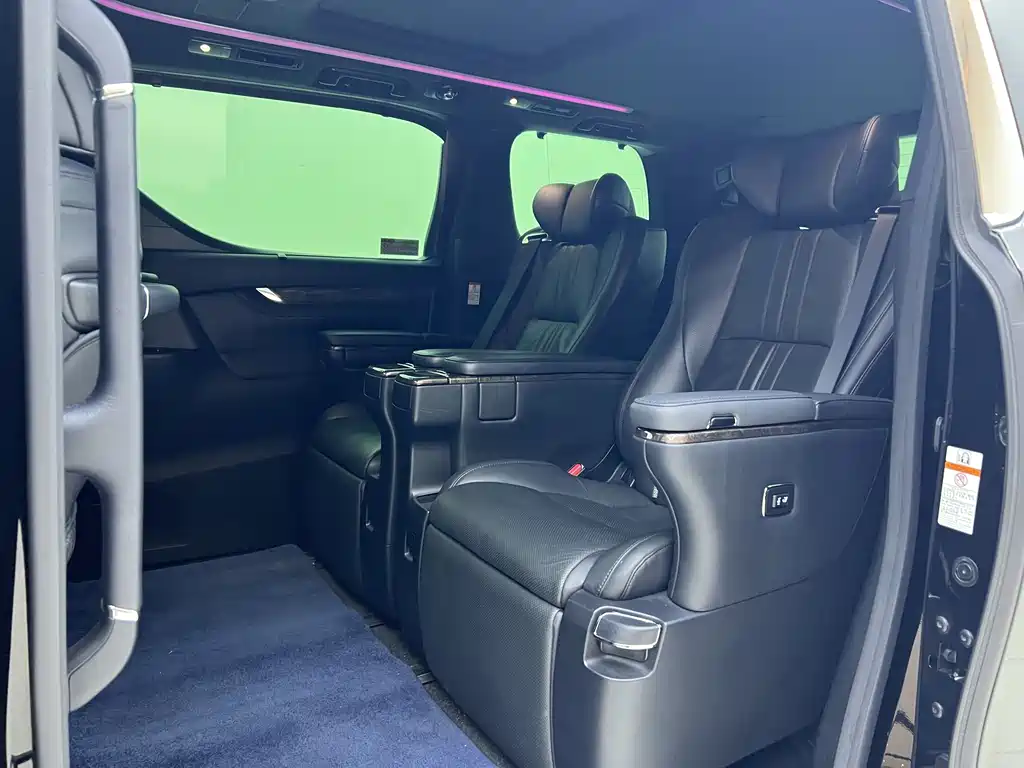Toyota Alphard 2021 — фото 11