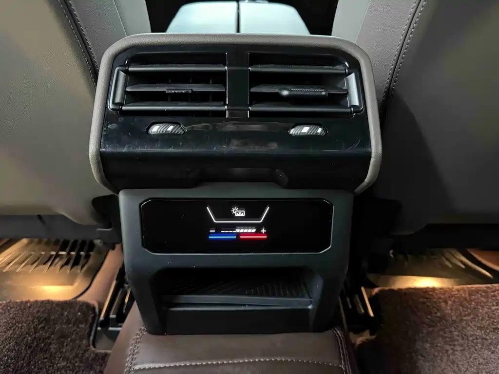 BMW 5 Series 2025 — фото 17