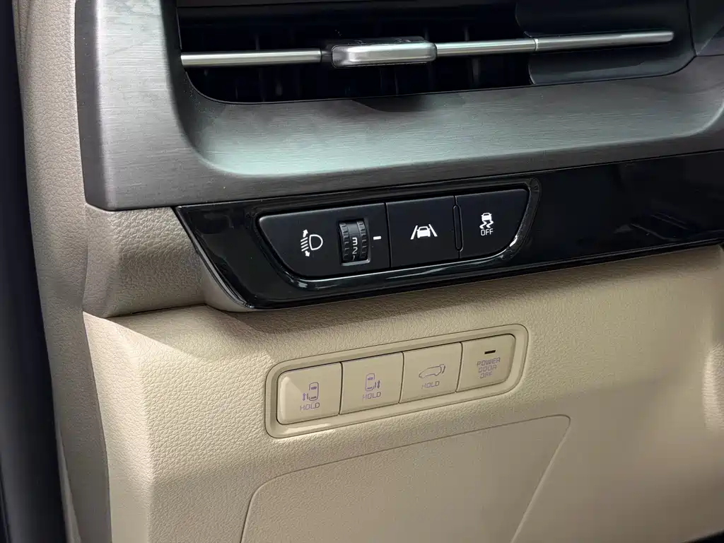 Kia Carnival 2021 — фото 11