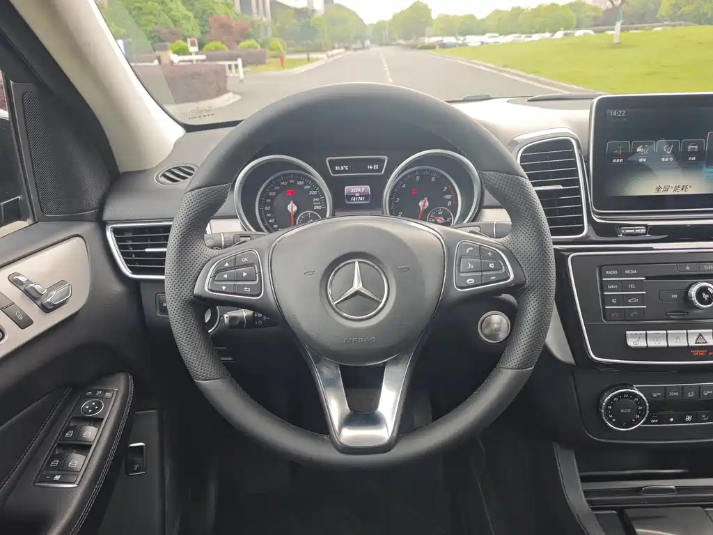 Mercedes-Benz GLE 2016 — фото 11
