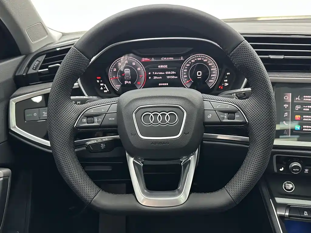 Audi Q3 2022 — фото 12