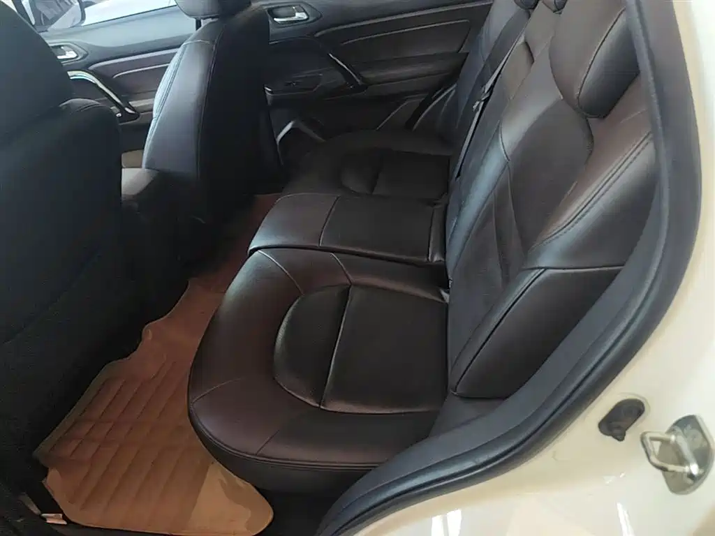 GAC Motor Trumpchi GS4 2015 — фото 17