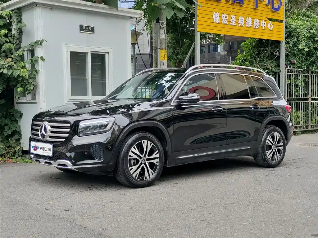 Mercedes-Benz GLB 2024 — фото 1