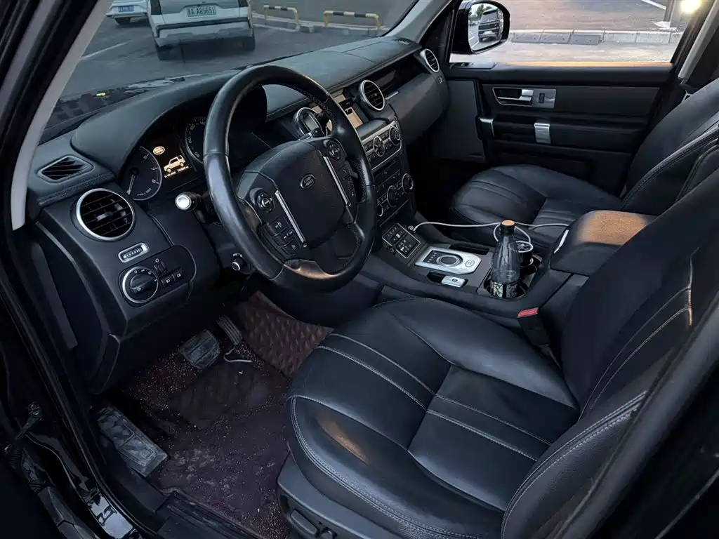 Land Rover Discovery 2017 — фото 9