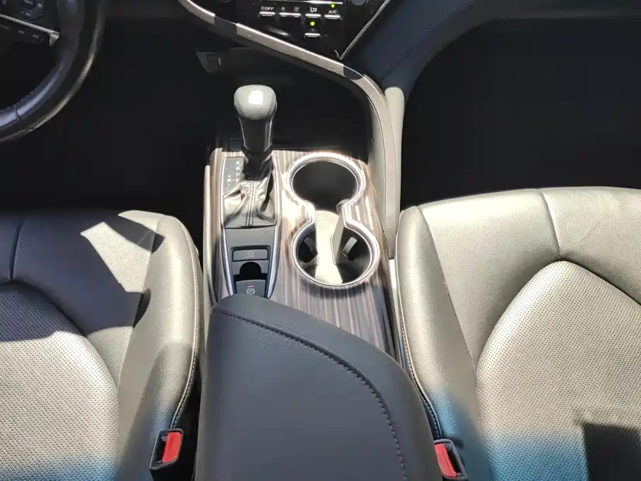 Toyota Camry 2020 — фото 16