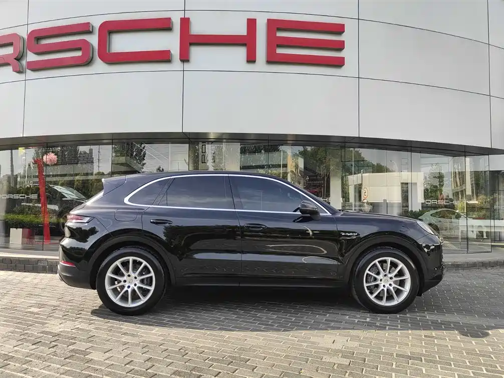 Porsche Cayenne Hybrid 2024 — фото 18