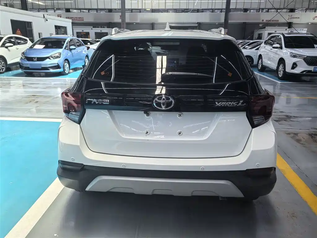 Toyota Yaris L 2021 — фото 11