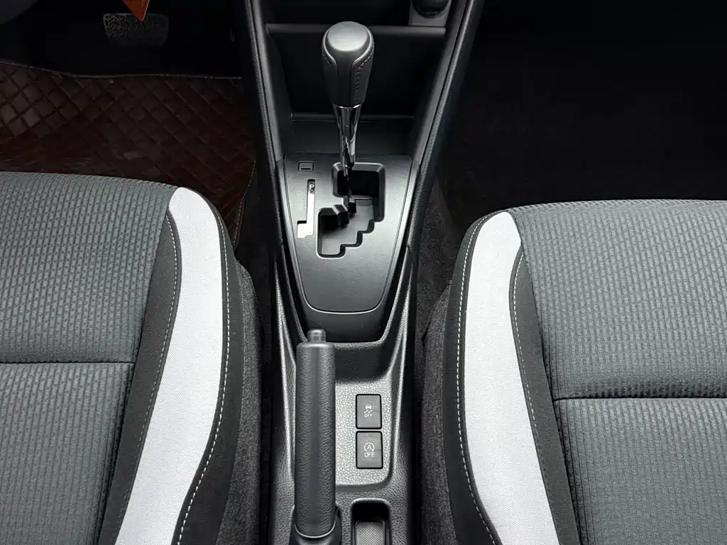 Toyota Yaris L 2022 — фото 12