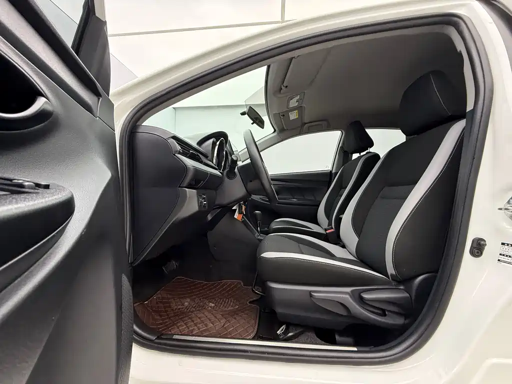 Toyota Yaris L 2022 — фото 18