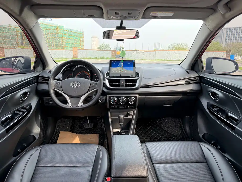 Toyota Yaris L 2021