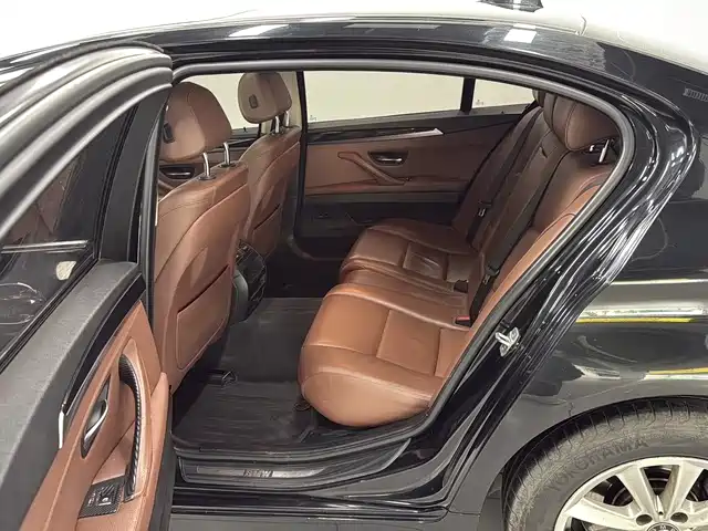 BMW 5 Series 2015 — фото 13