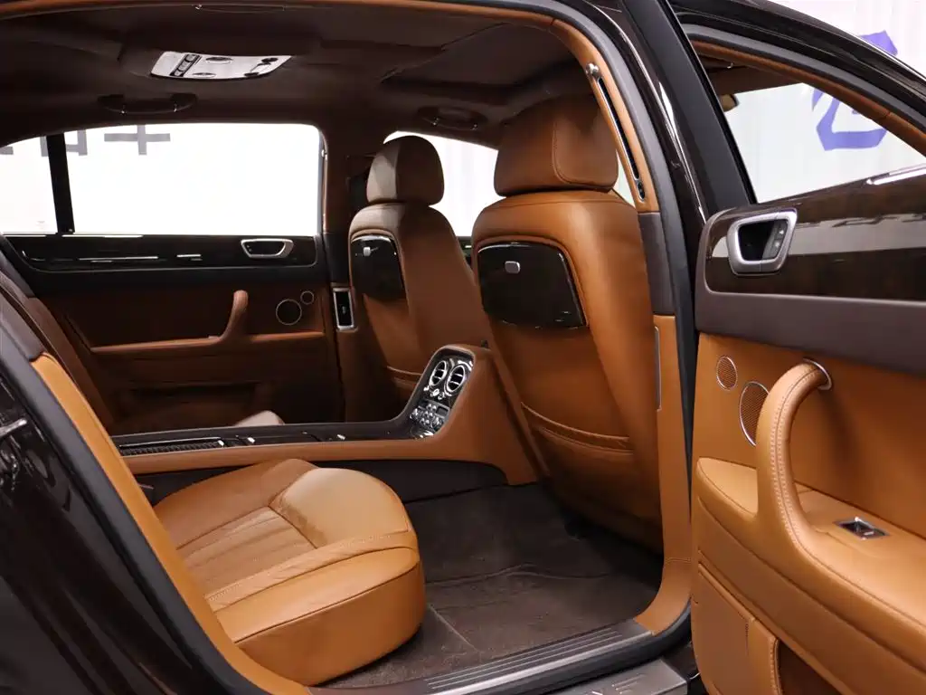 Bentley Flying Spur 2012 — фото 24