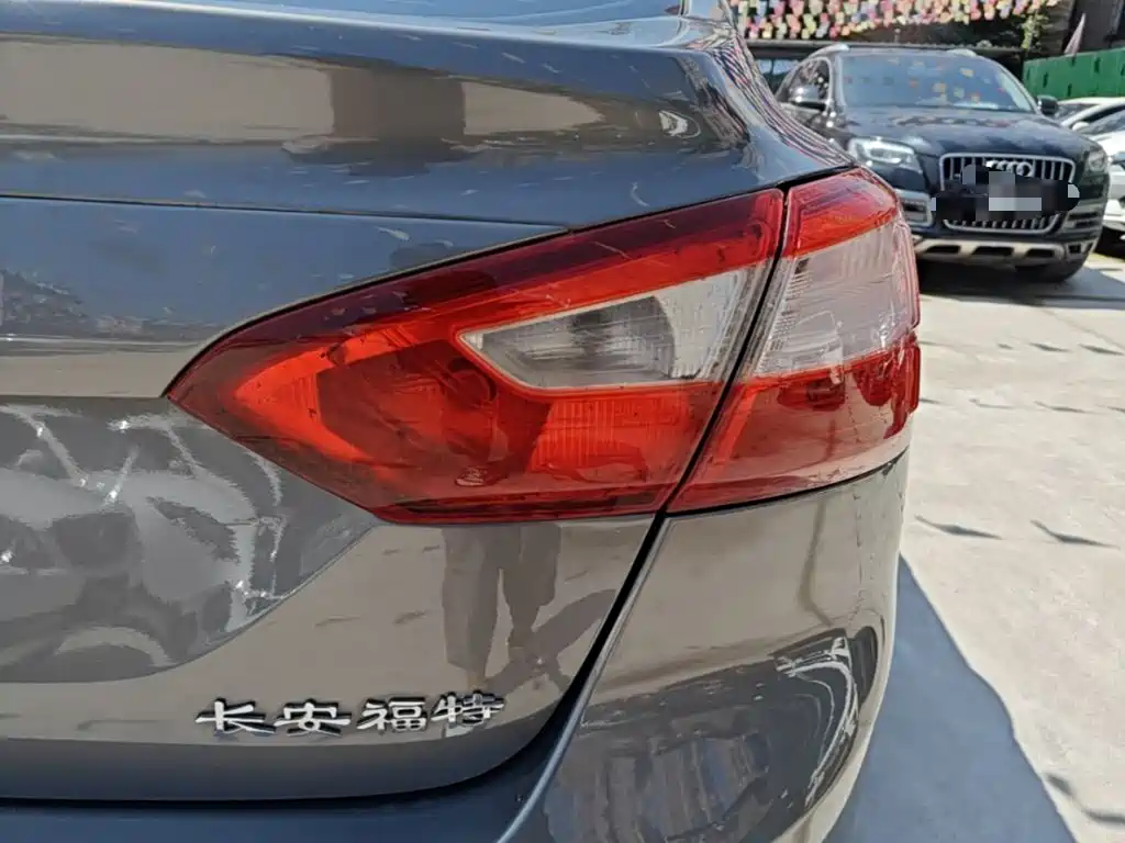Ford Focus 2015 — фото 8
