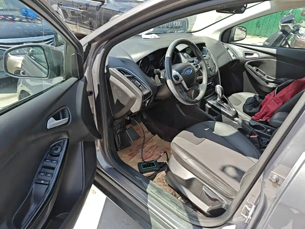 Ford Focus 2015 — фото 16