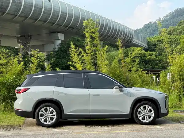 NIO ES8 2022
