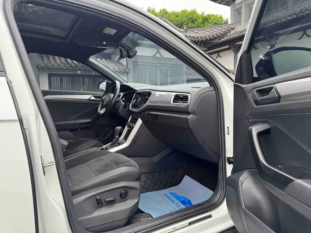 Volkswagen T-Roc 2022 — фото 10