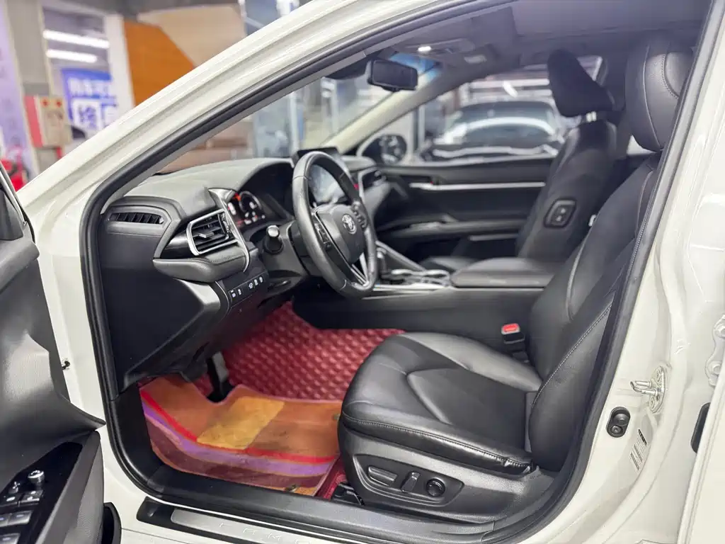 Toyota Camry 2021 — фото 11