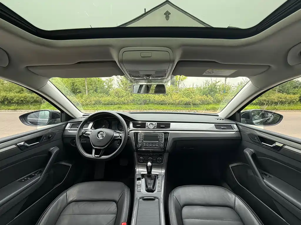 Volkswagen Passat 2017 — фото 10