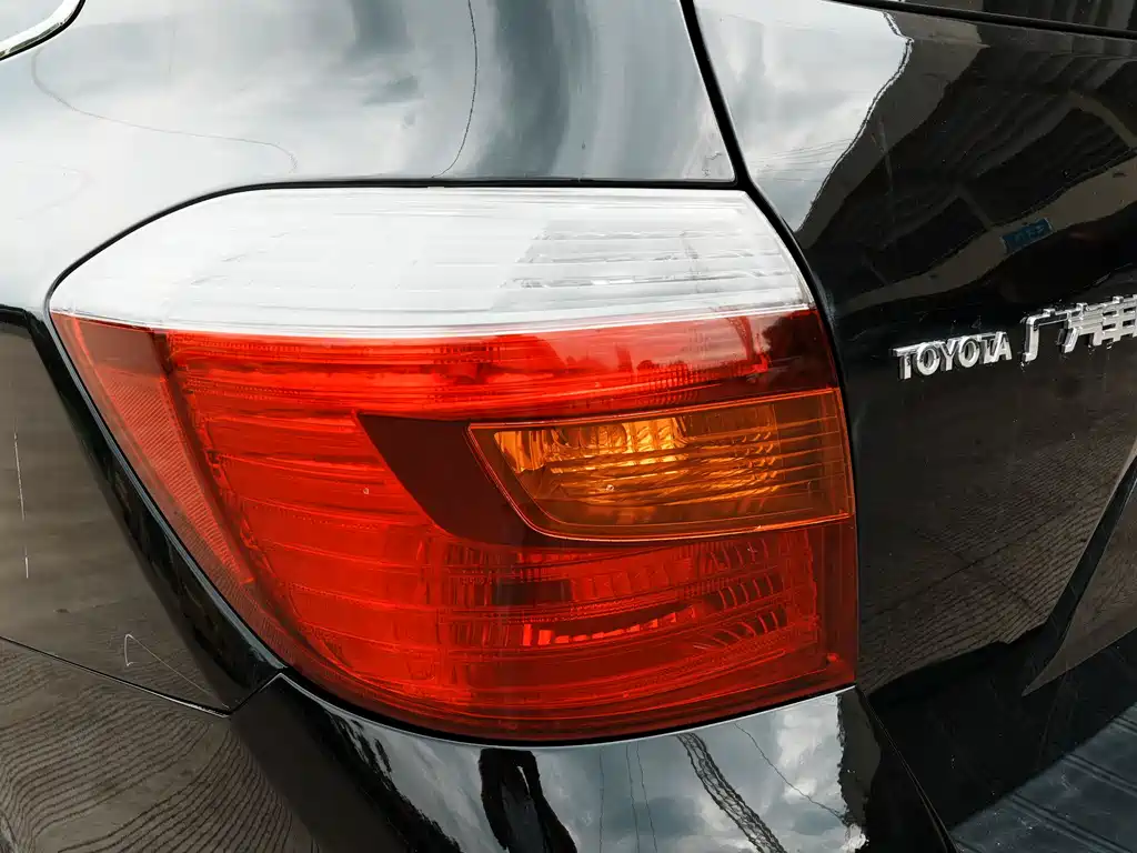 Toyota Highlander 2011 — фото 9