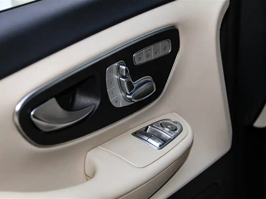 Mercedes-Benz V-Class 2021 — фото 27