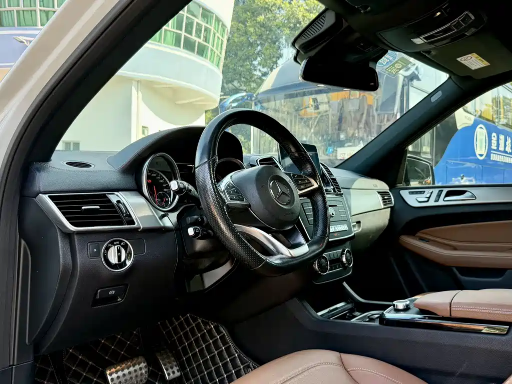 Mercedes-Benz GLE AMG 2017 — фото 6