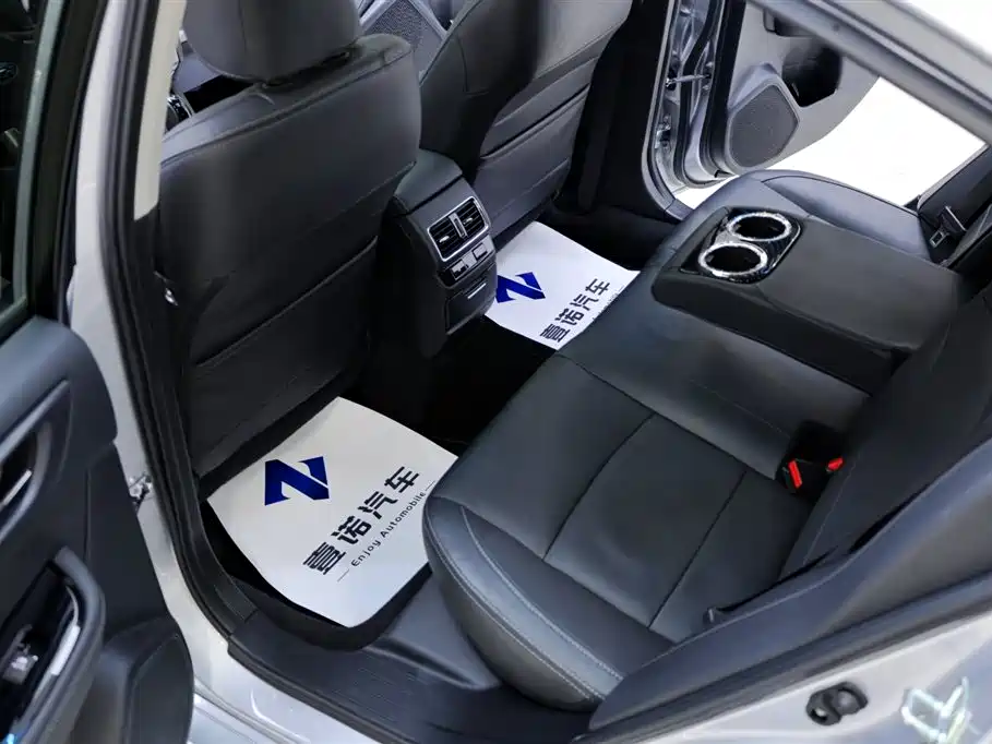 Subaru Legacy 2016 — фото 30