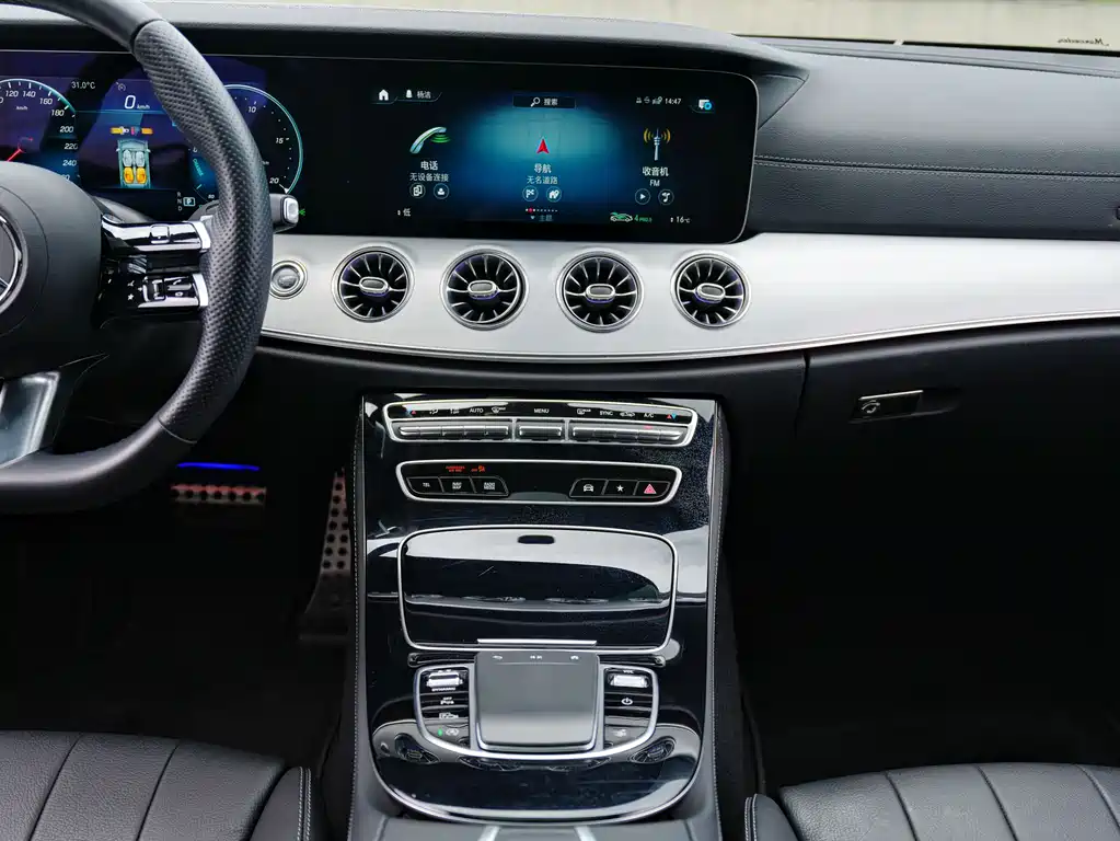 Mercedes-Benz E-Class 2023 — фото 12